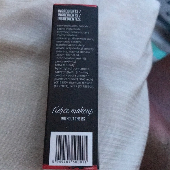 Lipstick - Picture 3 of 6